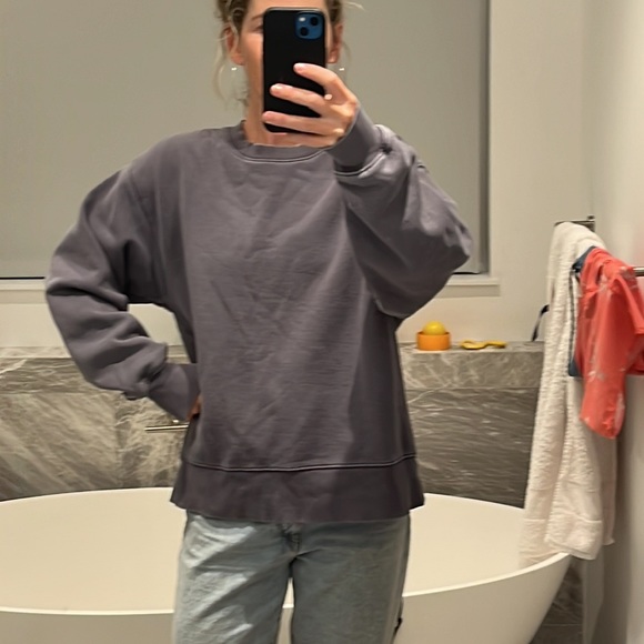 Aritzia boyfriend sweatshirt. Size 1. - Picture 2 of 2